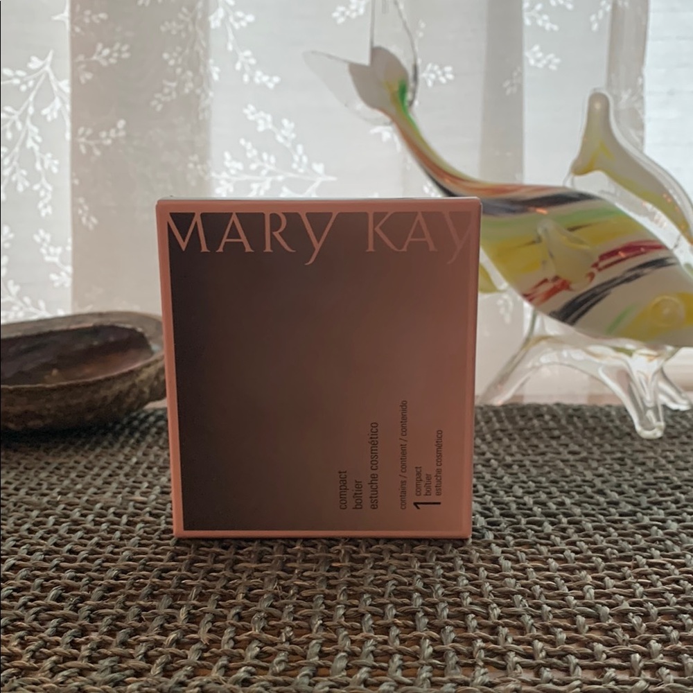 Mary Kay NIP Compact Makeup Case